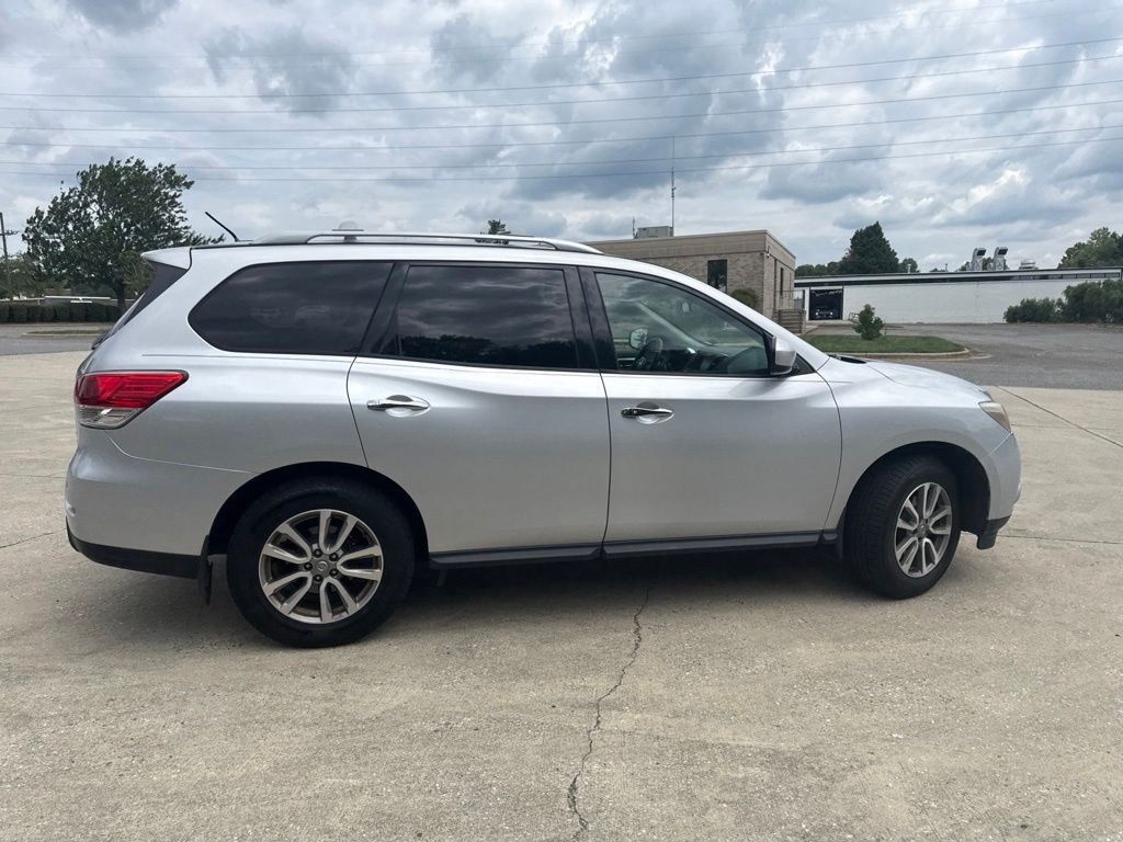 Used 2013 Silver Nissan SV image 8