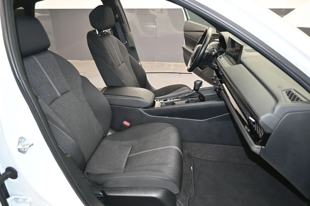 Used 2024 Platinum White Pearl Honda Sport image 25