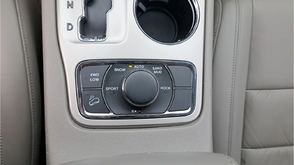 Used 2011 Silver Jeep Laredo image 23