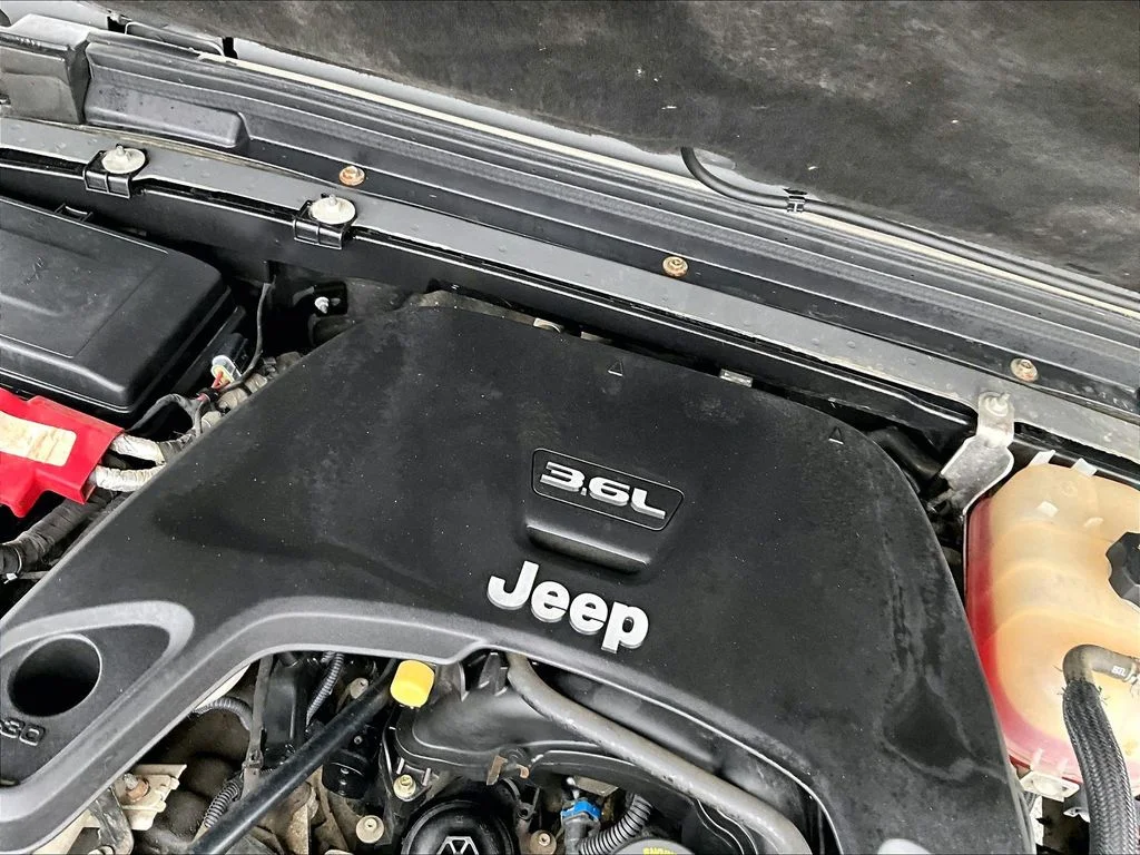 Used 2019 Gray Jeep Sport image 35