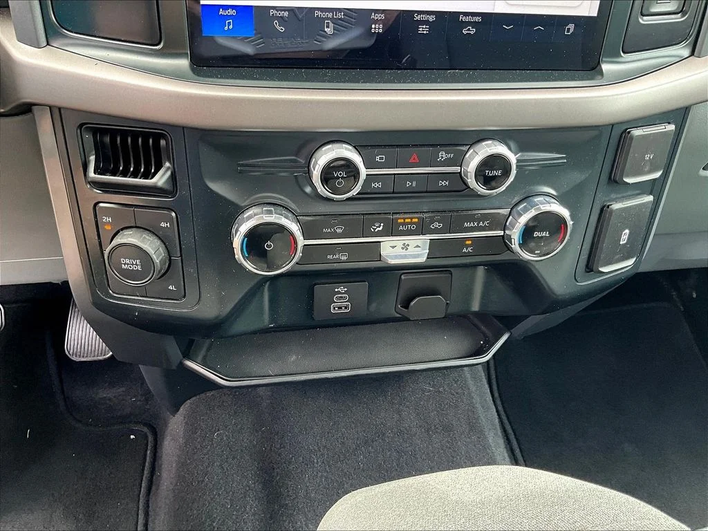 Used 2025 Blue Ford XLT image 16