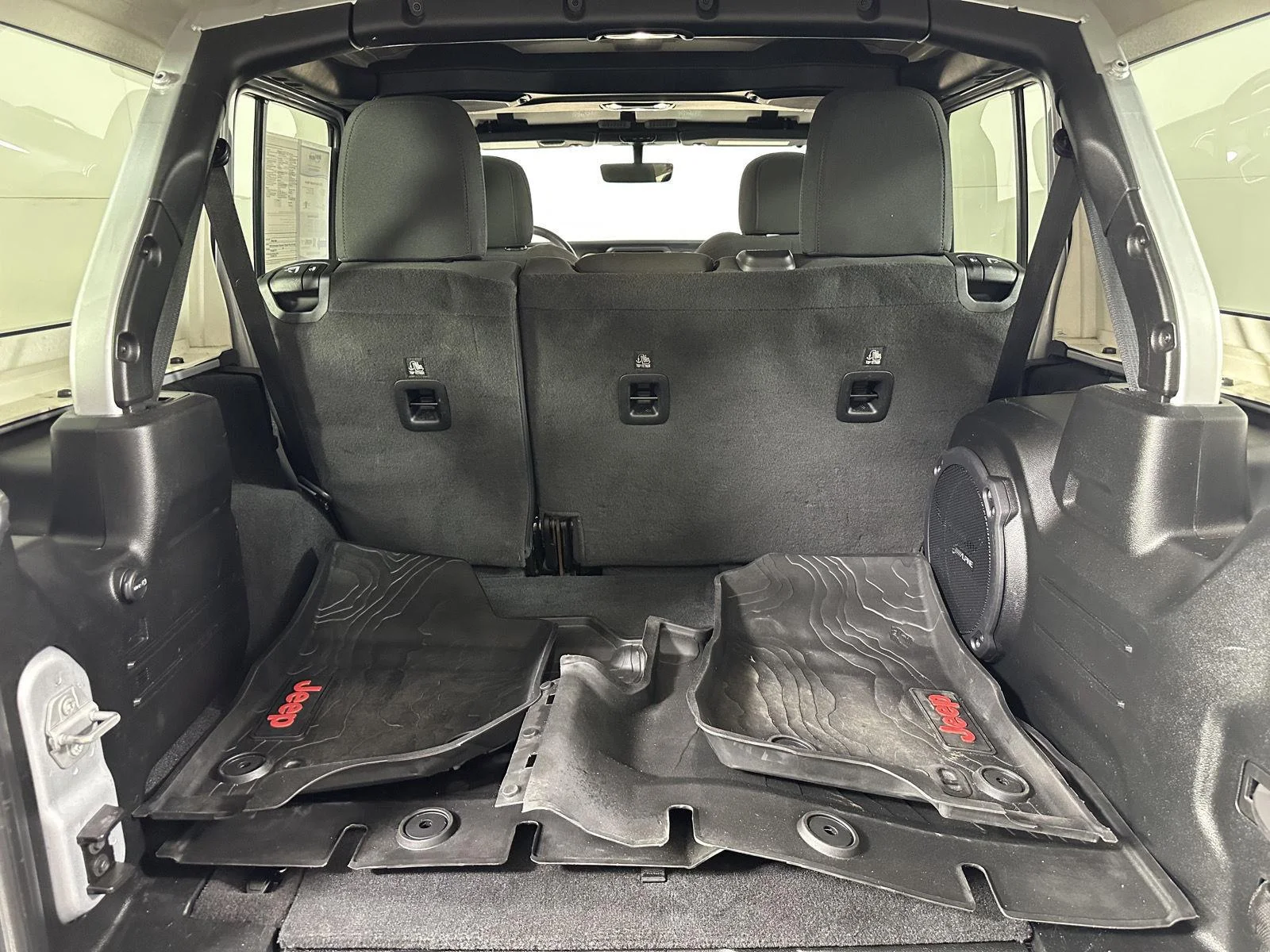 Used 2023 Silver Zynith Jeep Sahara image 11