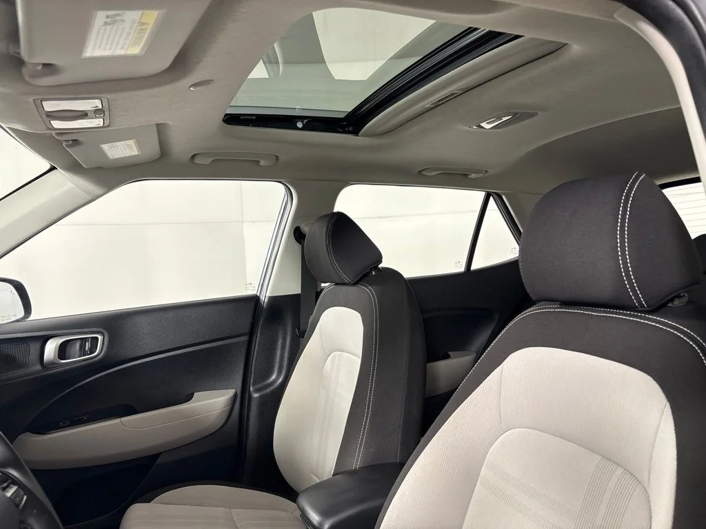Used 2025 Gray Hyundai SEL image 31