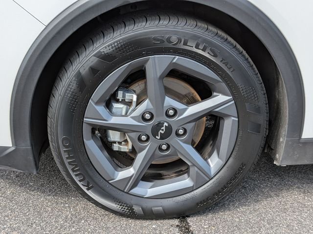 Certified Used 2025 White Kia LXS image 10