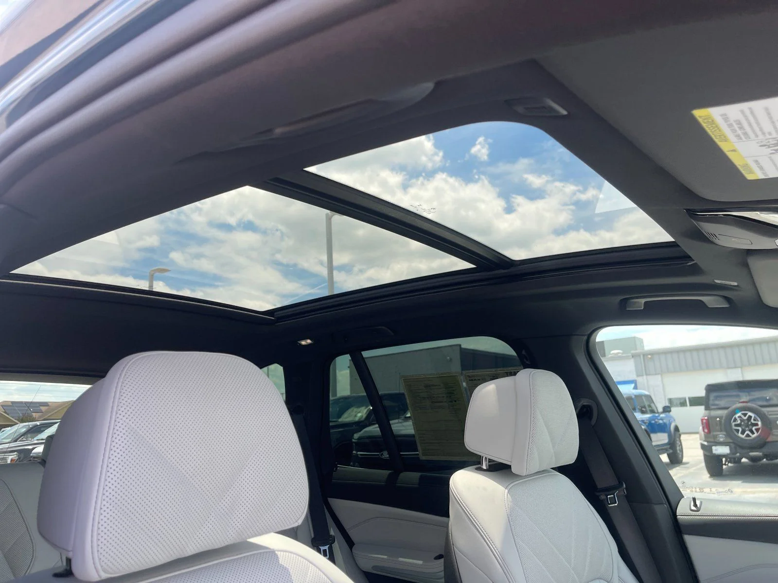 Used 2025 Blue BMW xDrive40i image 19