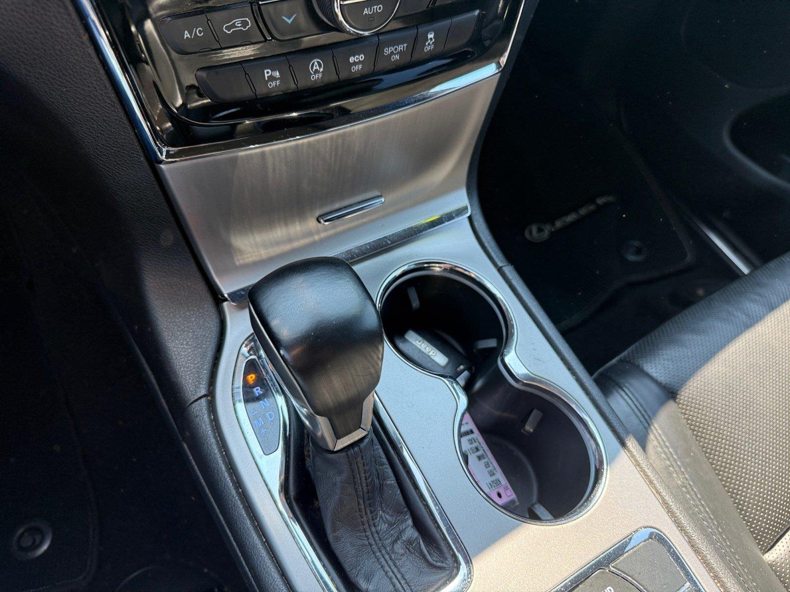 Used 2020 Diamond Black Crystal Pearlcoat Jeep Limited image 15