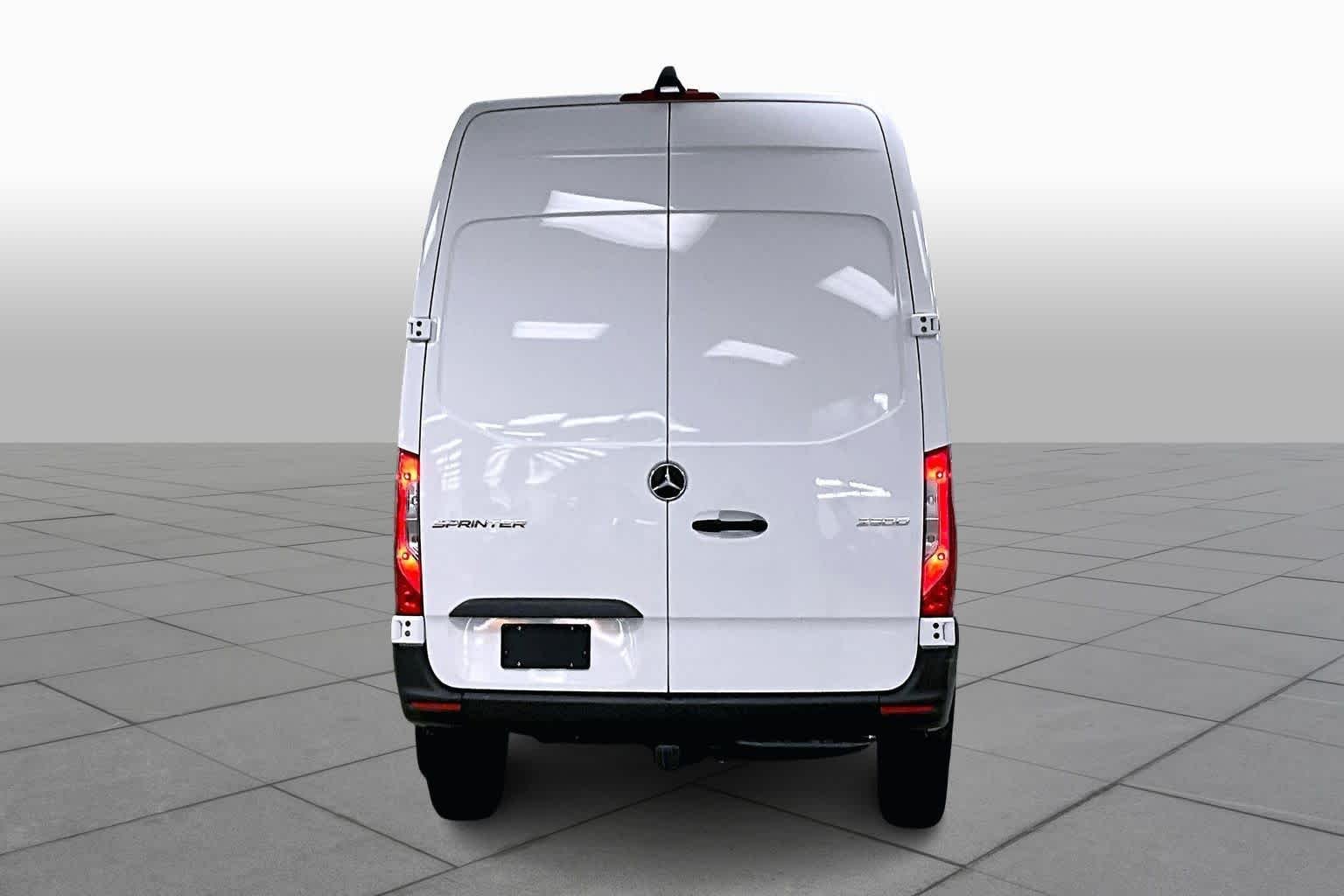 Used 2025 Arctic White Mercedes-Benz  image 5