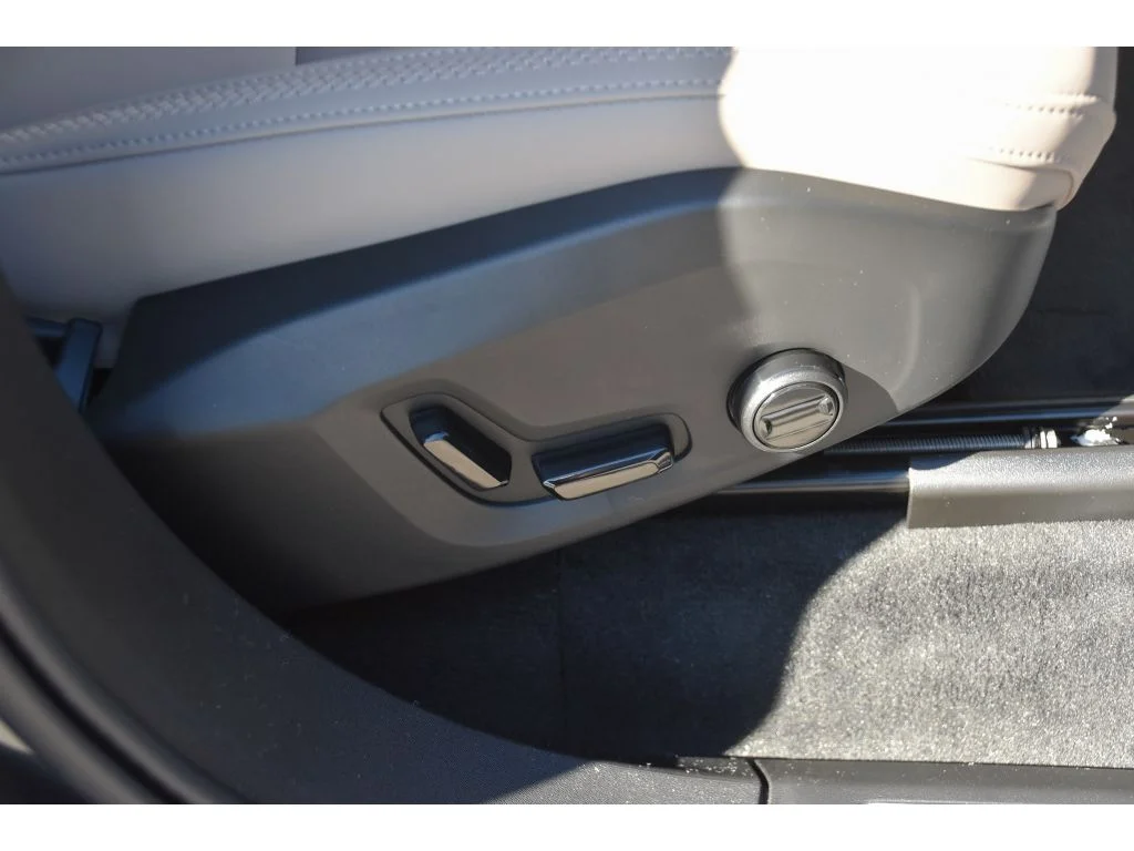 2026 Volvo XC90 Plus - Photo 33