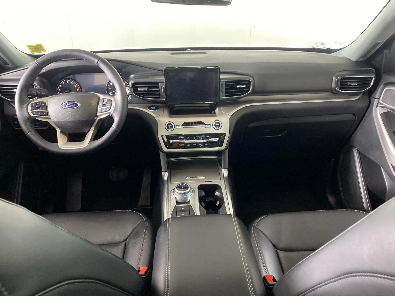 Used 2022 Star White Metallic Tri-Coat Ford XLT image 2