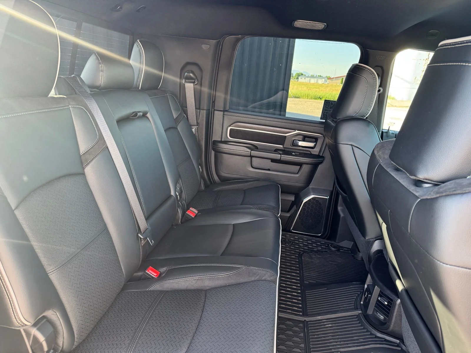 New 2026 Granite Crystal Metallic Clear-Coat Exterior Paint RAM Laramie image 32
