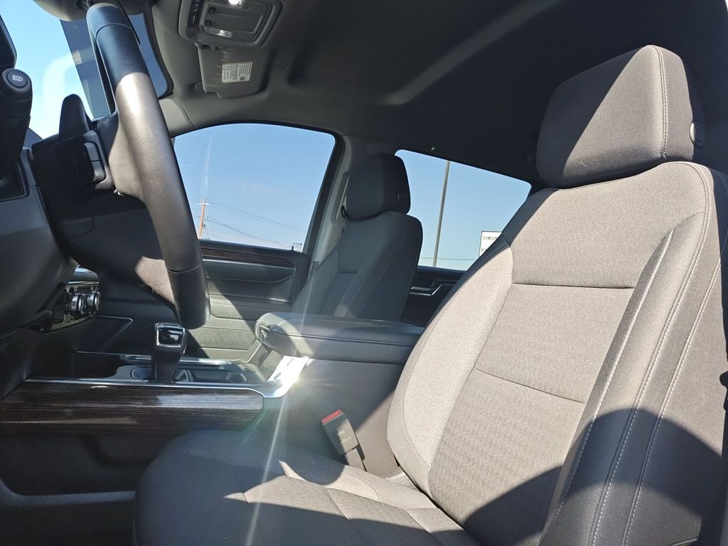 Used 2025 White GMC Elevation image 13