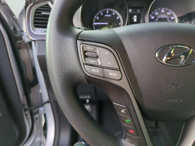 Used 2018 Silver Hyundai SE image 28