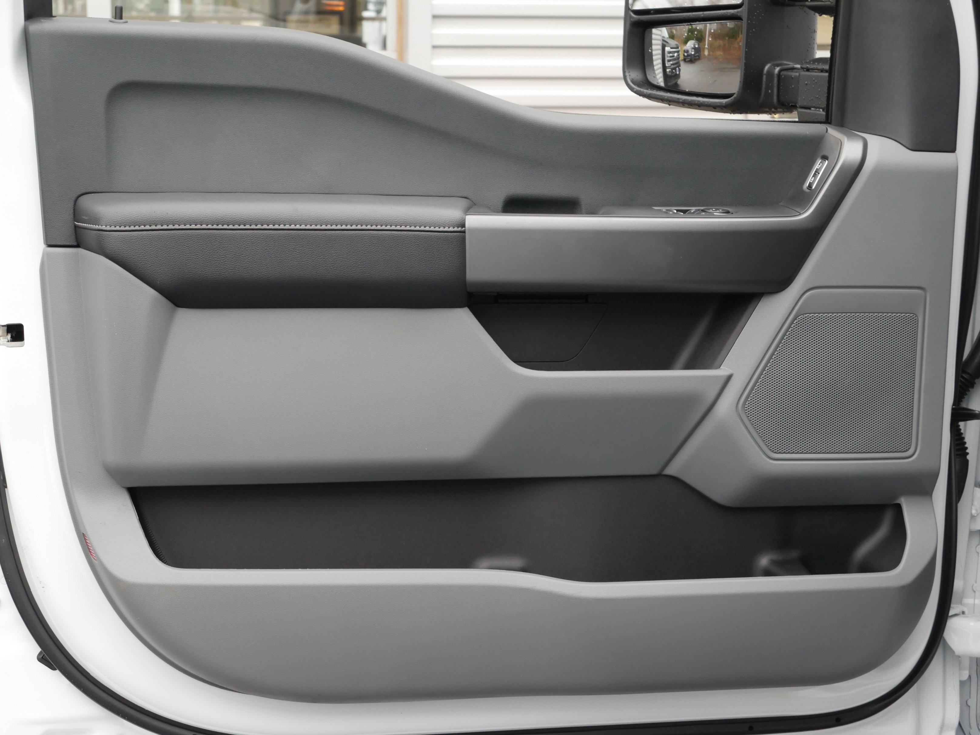 New 2026 Oxford White Ford F-550® XLT image 24