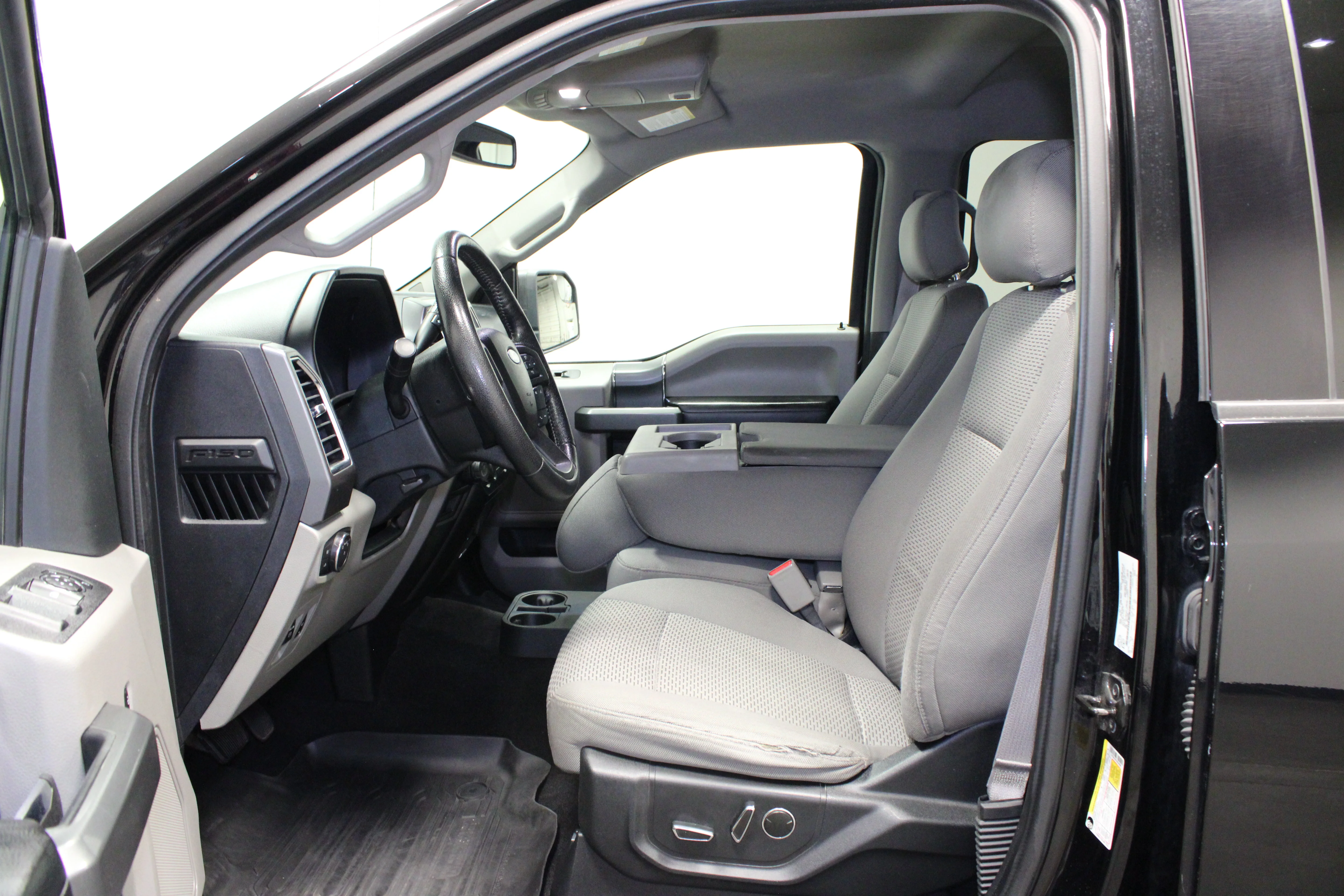 Used 2016  Ford XLT image 17