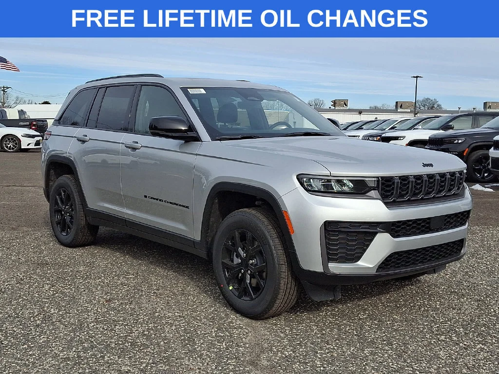 New 2026 Silver Zynith Exterior Paint Jeep Laredo Altitude image 1