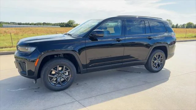 New 2027 High-Gloss Black Paint Jeep Laredo Altitude image 5