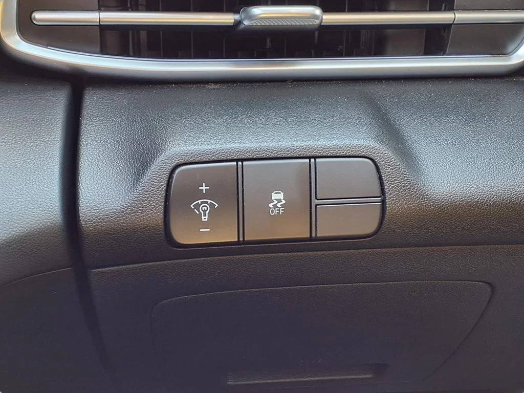 Used 2025 Blue Hyundai SEL Convenience image 18