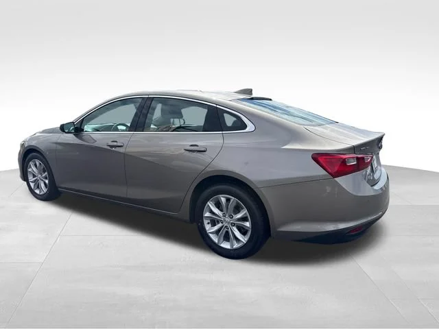 Used 2025 Mineral Gray Metallic Chevrolet 1LT image 3