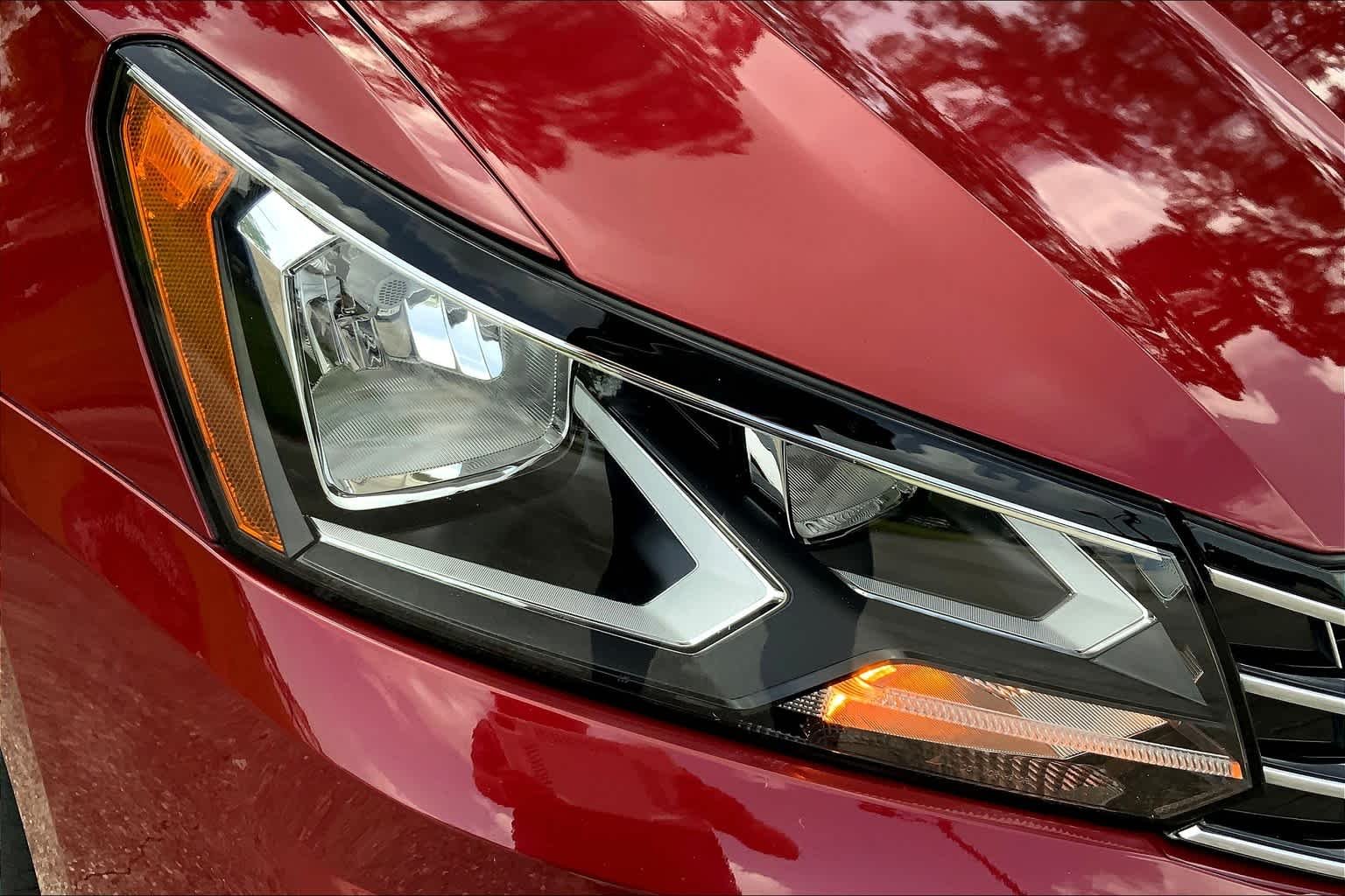 Used 2017 Fortana Red Volkswagen R-Line w/Comfort Pkg image 26