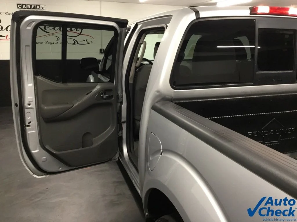 Used 2015 Silver Nissan SV image 26