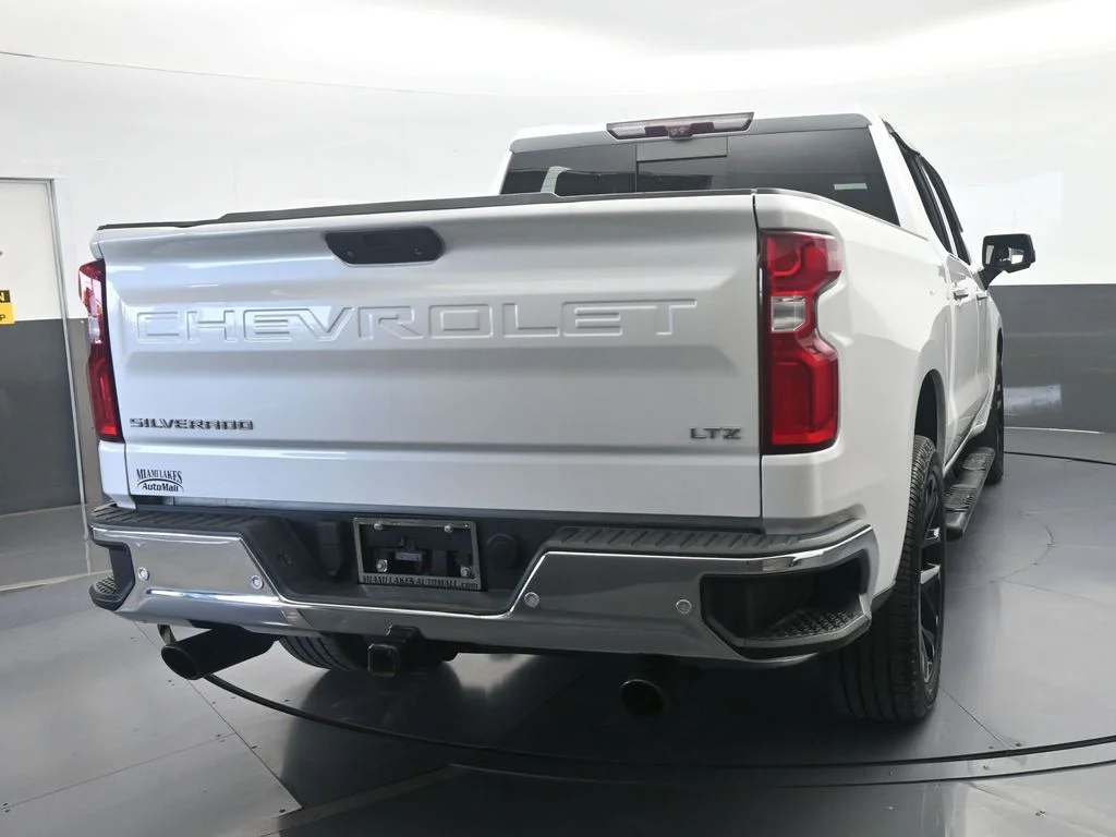 Used 2022 Iridescent Pearl Tricoat Chevrolet LTZ image 4