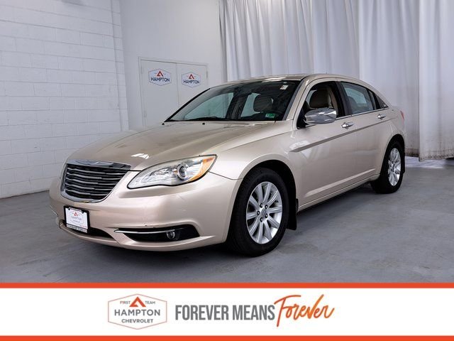 2013 Chrysler 200 Limited's photo