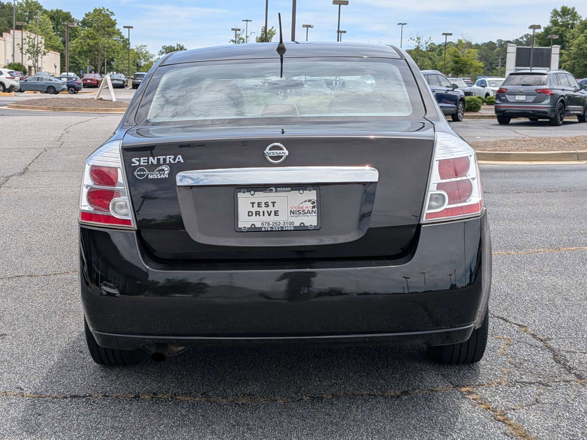 Used 2010 Black Nissan 2.0 S image 4