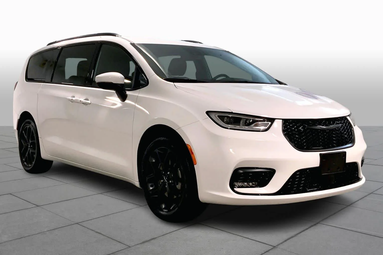 2023 Chrysler Pacifica Touring L - Photo 3