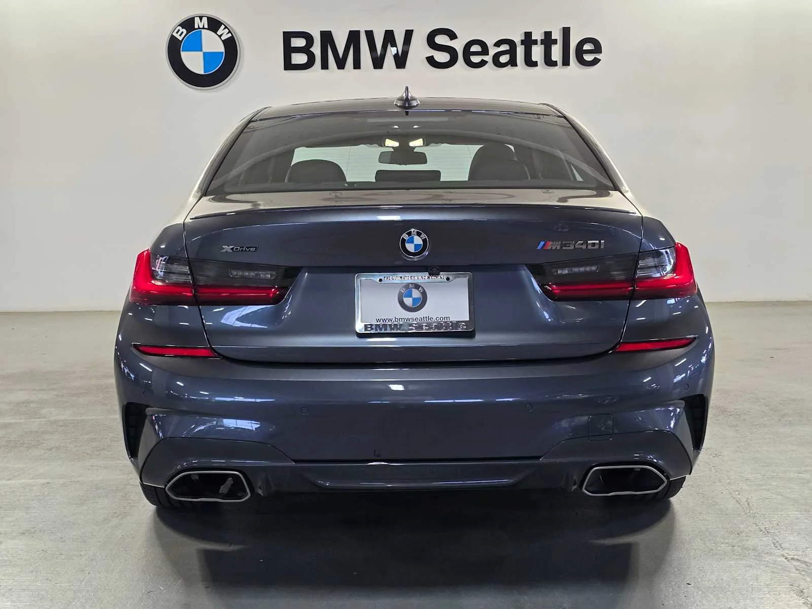 Used 2021 Mineral Gray Metallic BMW xDrive image 5