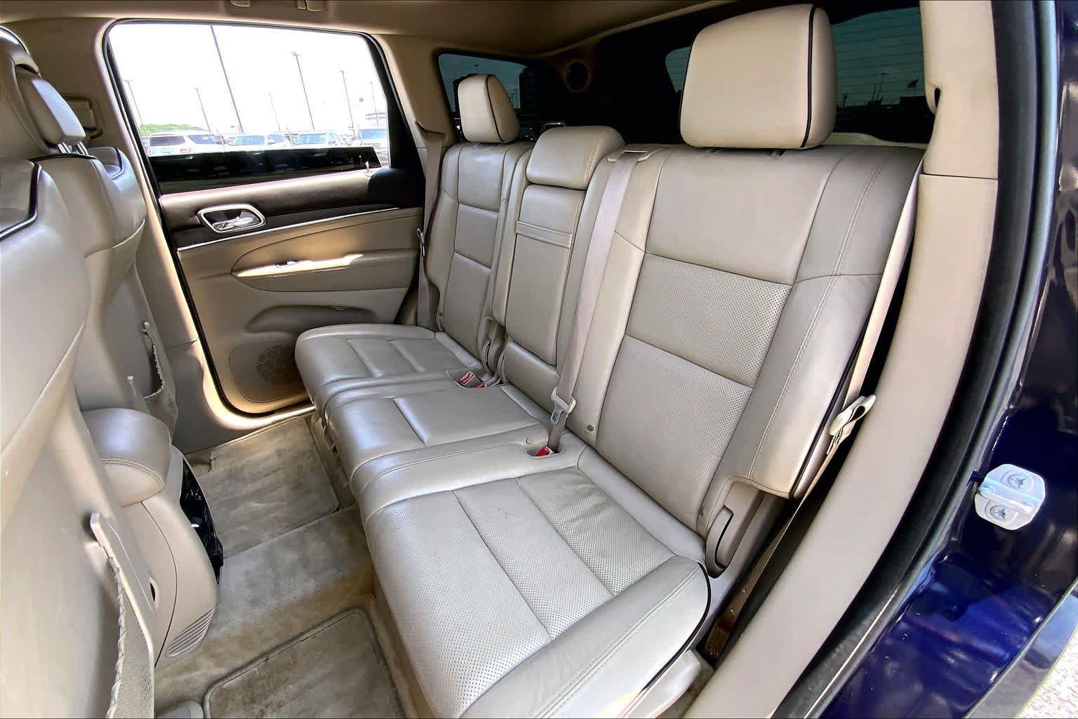 Used 2015 True Blue Pearlcoat Jeep Overland image 25