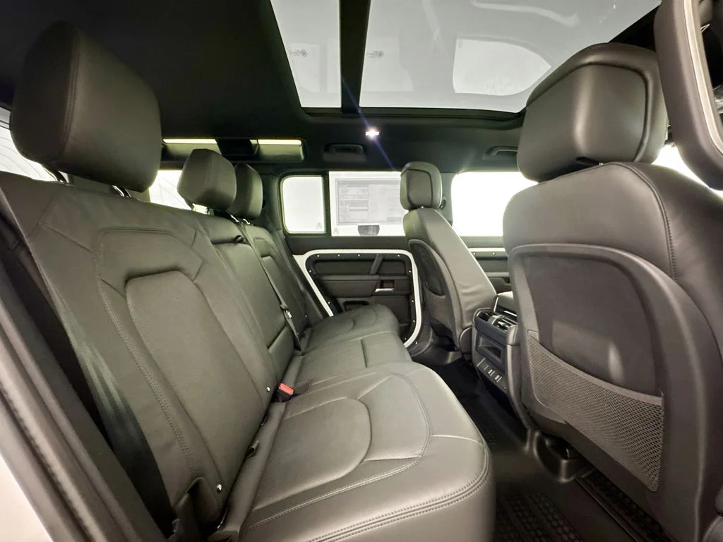 New 2026 Fuji White Land Rover X-Dynamic SE image 27