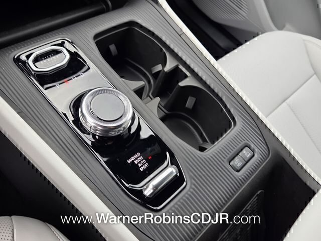 New 2026 Diamond Black Crystal Pearl-Coat Exterior Paint Jeep Limited image 24
