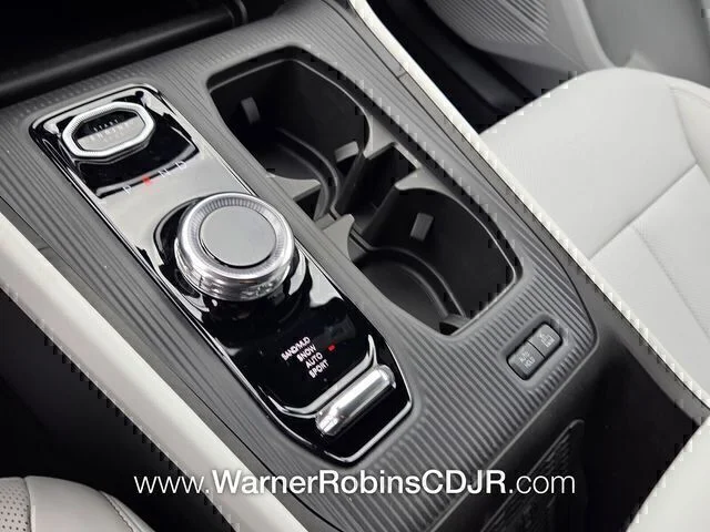 New 2026 Diamond Black Crystal Pearl-Coat Exterior Paint Jeep Limited image 24