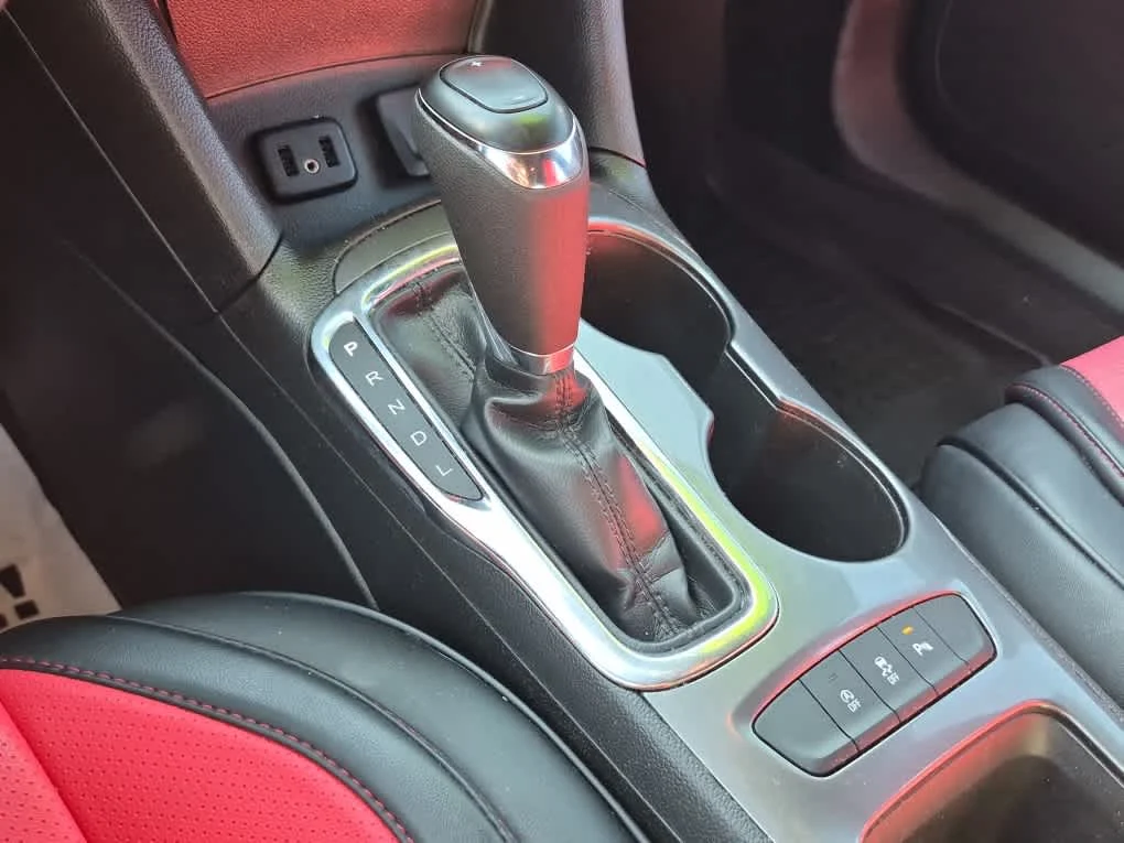 Used 2019 Summit White Chevrolet LT image 12
