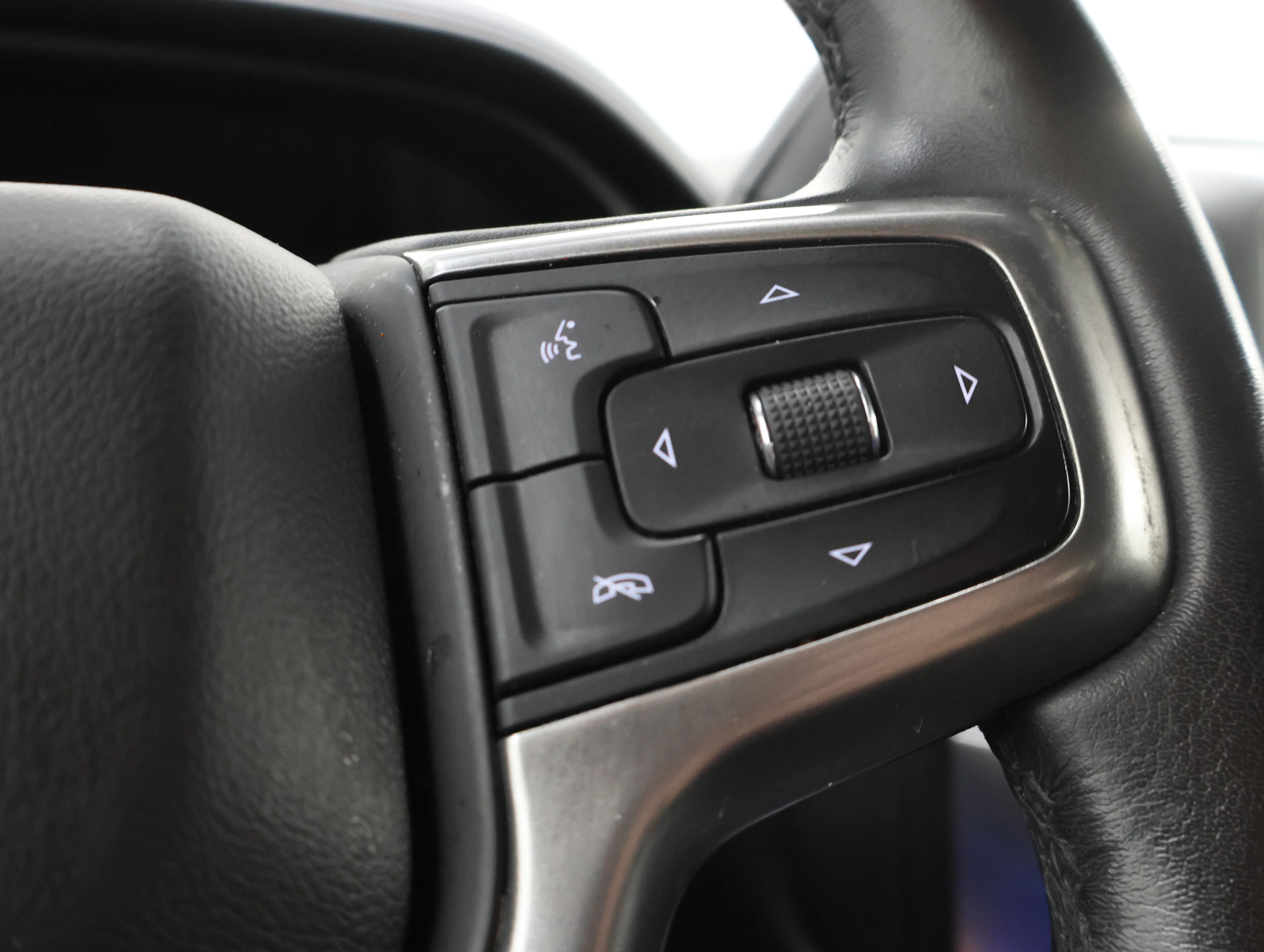 Used 2020 Black Chevrolet LTZ image 13
