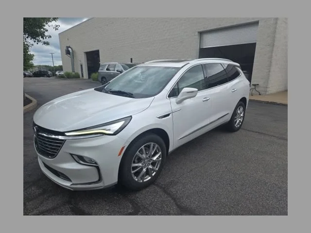 2023 Buick Enclave Essence's photo