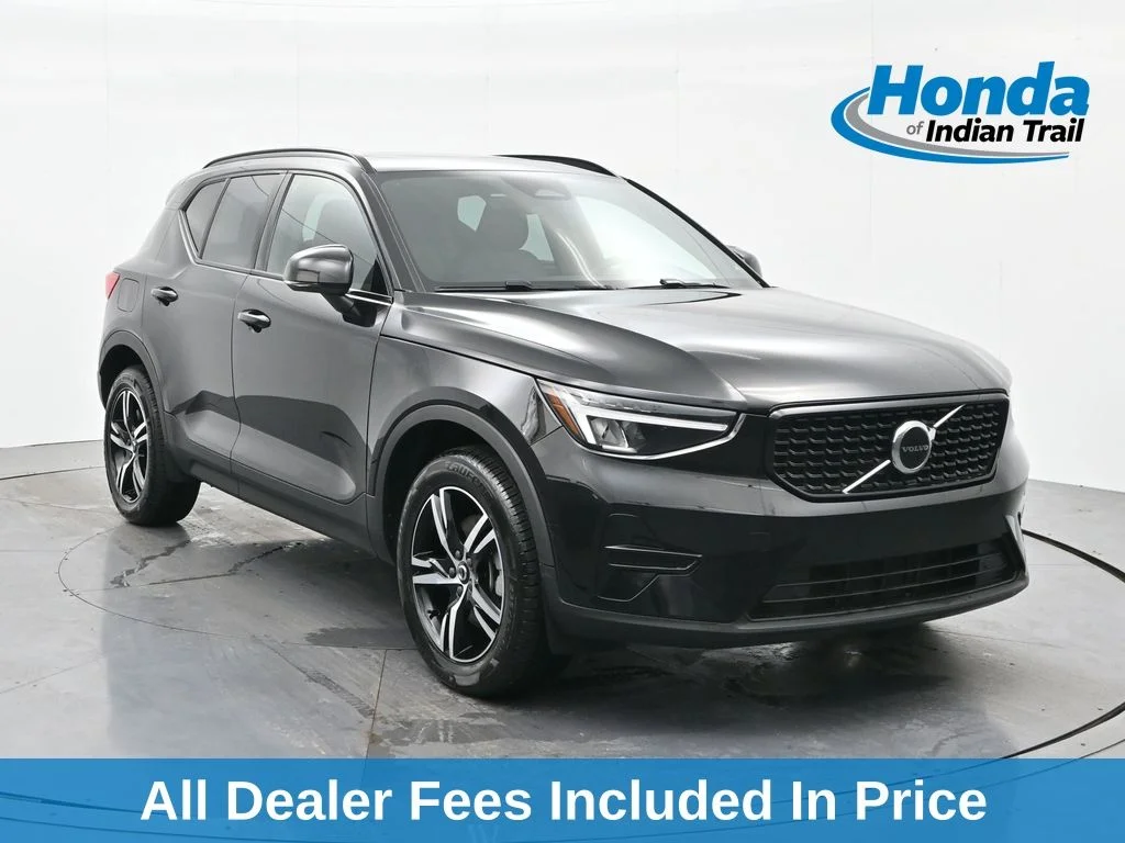 2024 Volvo XC40 B5 Core Dark AWD's photo