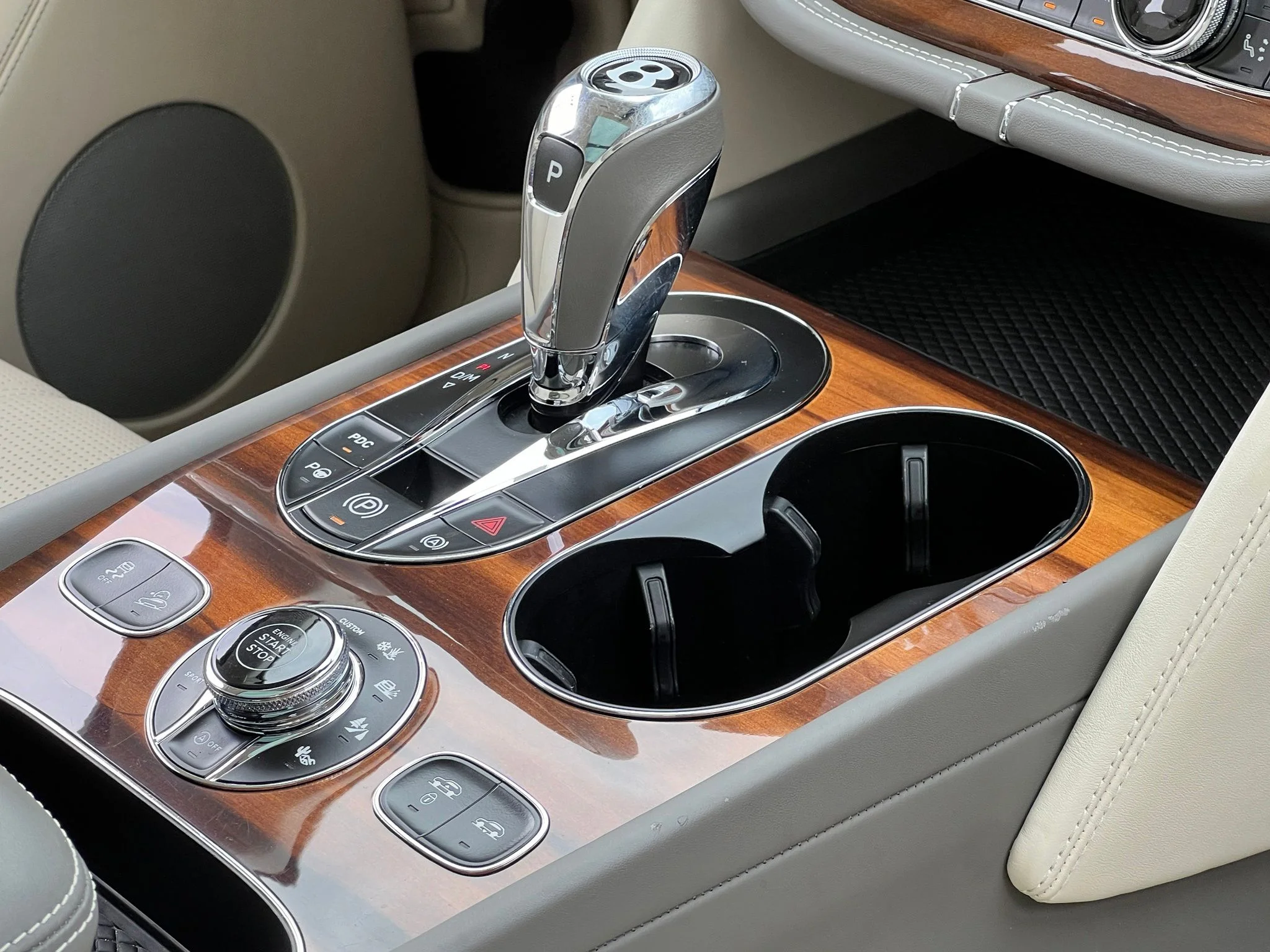 Used 2018  Bentley W12 image 43