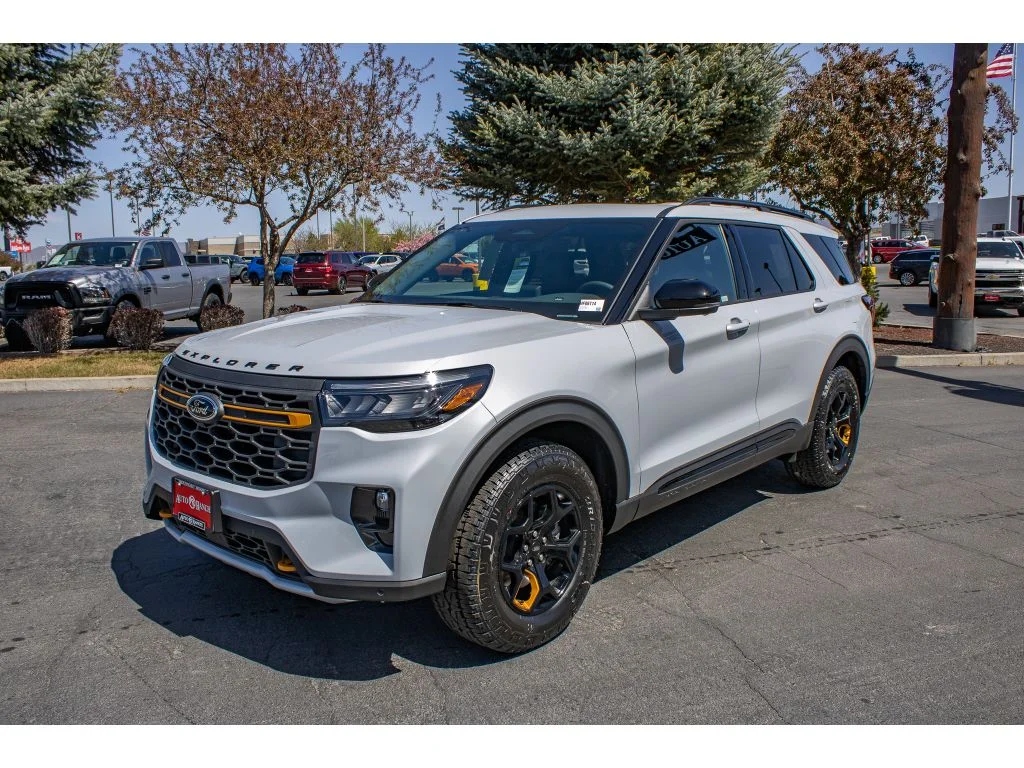 New 2026 Space White Metallic Ford Tremor® image 4
