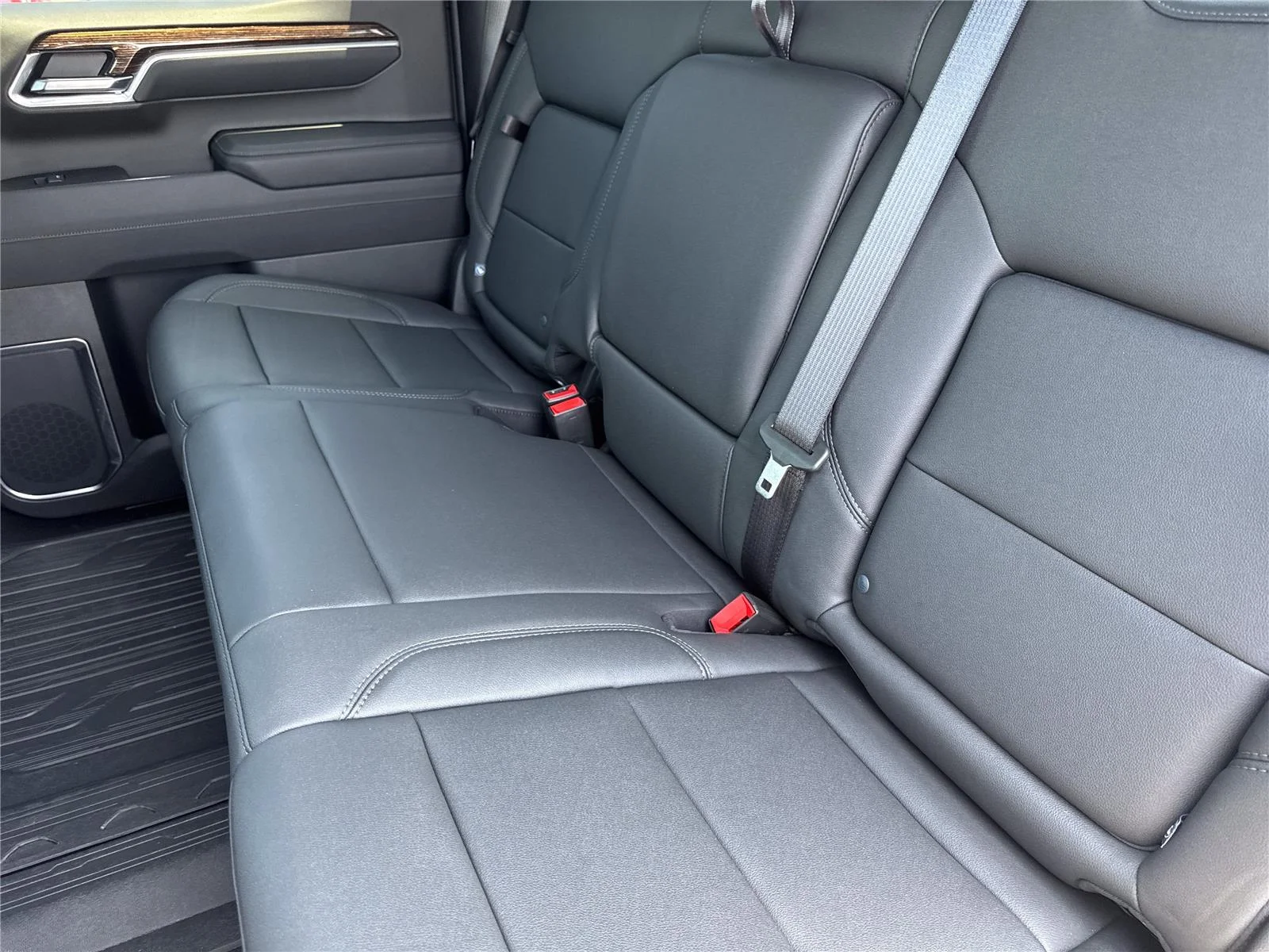 New 2026 Sterling Metallic GMC Elevation image 31