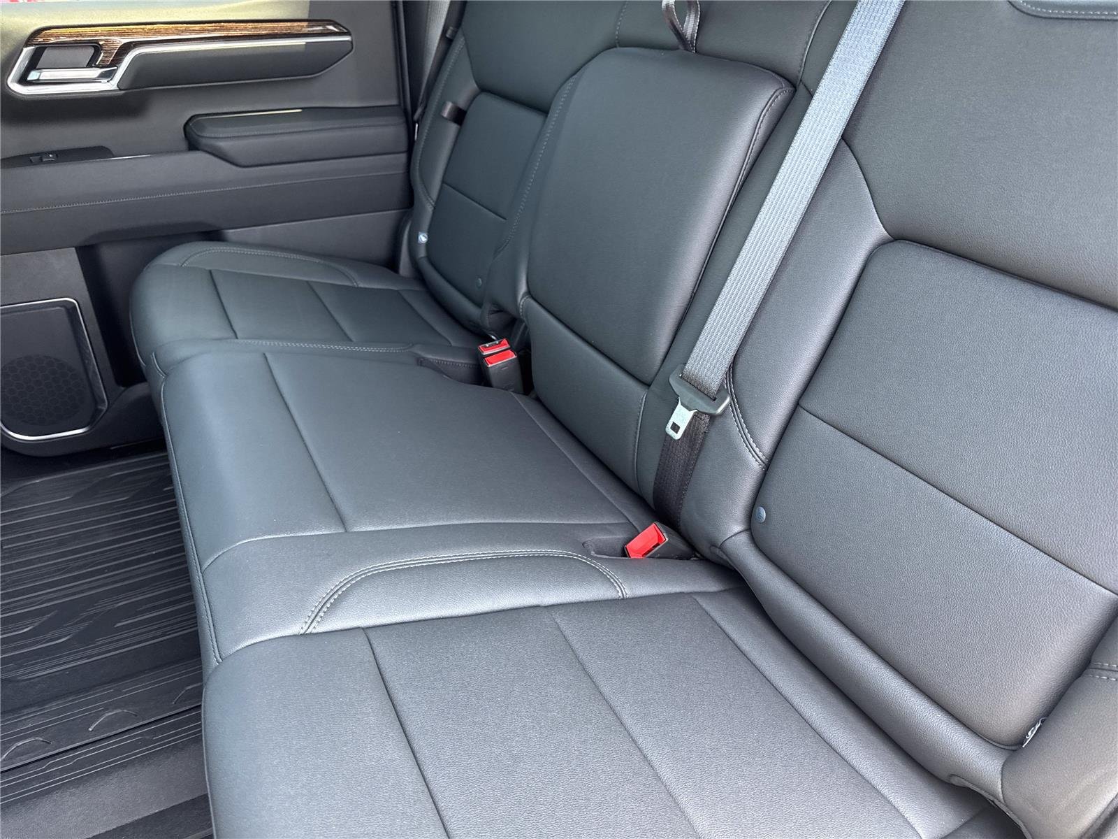 New 2026 Sterling Metallic GMC Elevation image 31