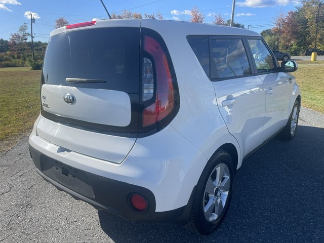 Used 2018 Clear White Kia Base image 3