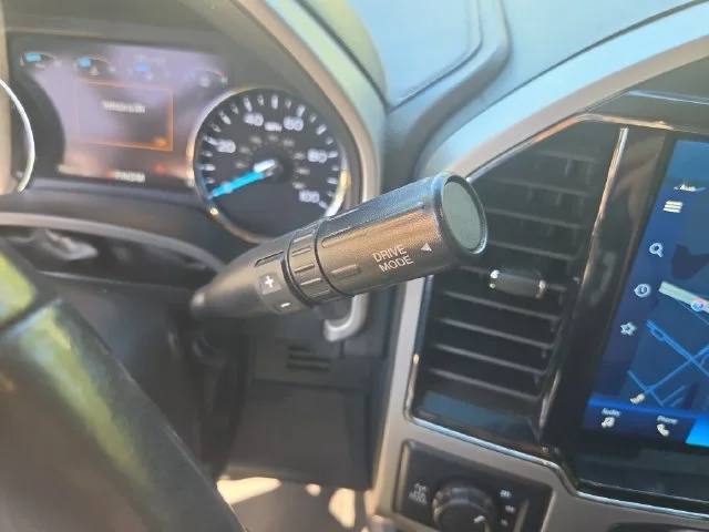 Used 2022 White Ford Lariat image 33