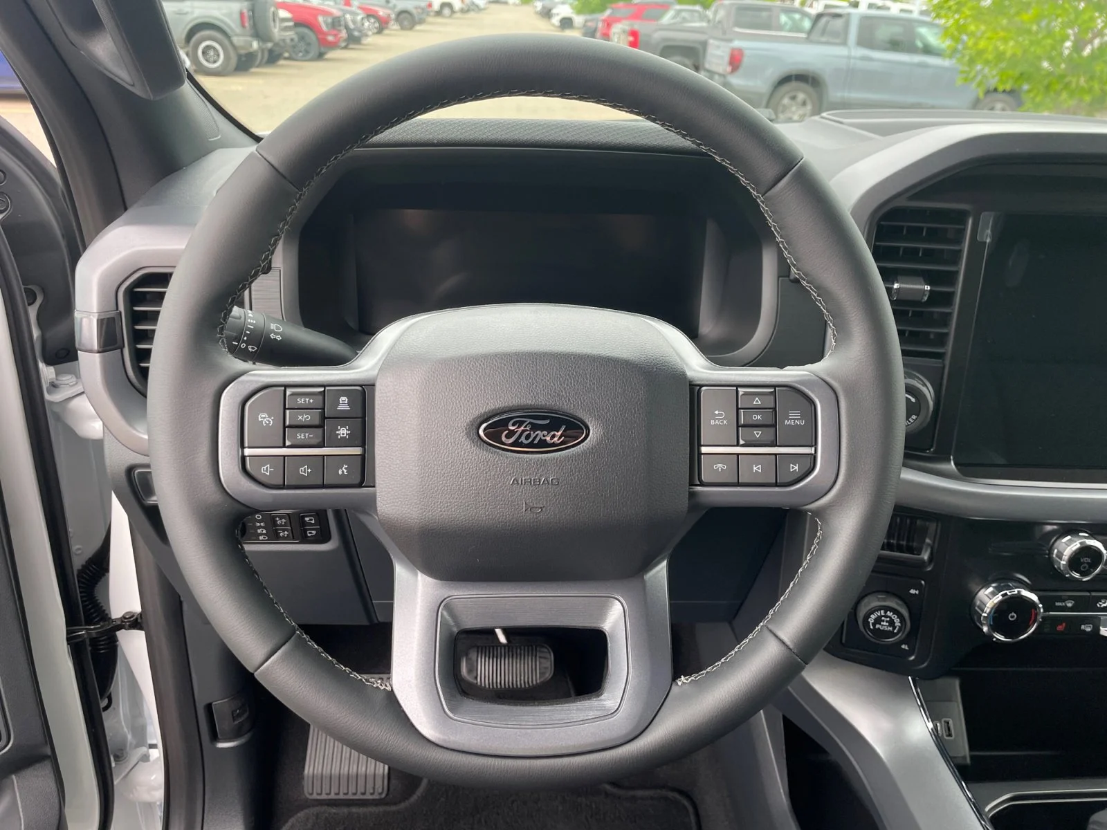 New 2026 Oxford White Ford XLT image 16