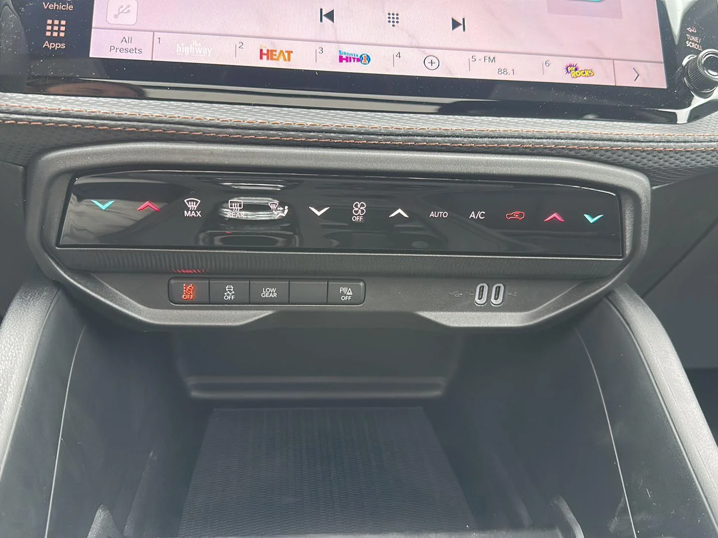 New 2026 Diamond Black Crystal Pearlcoat Jeep Limited image 20