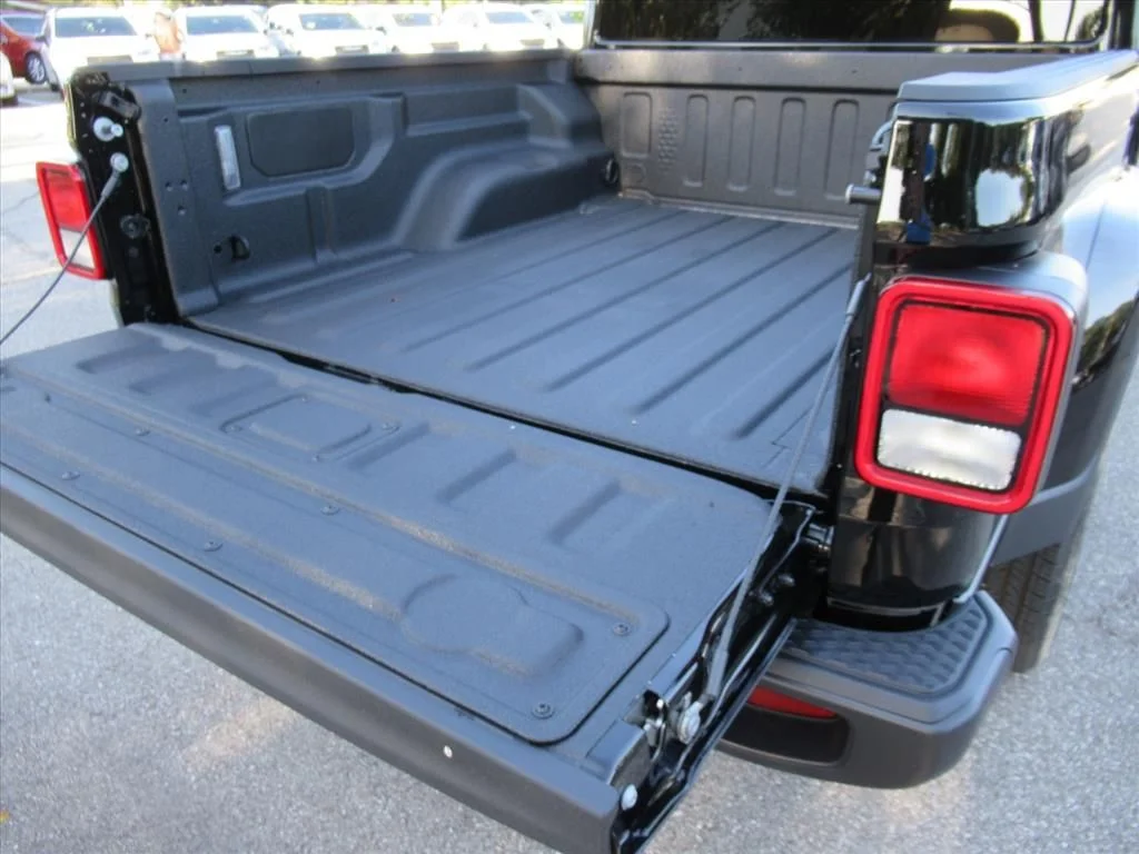 New 2026 Black Clear-Coat Exterior Paint Jeep Sport S image 28