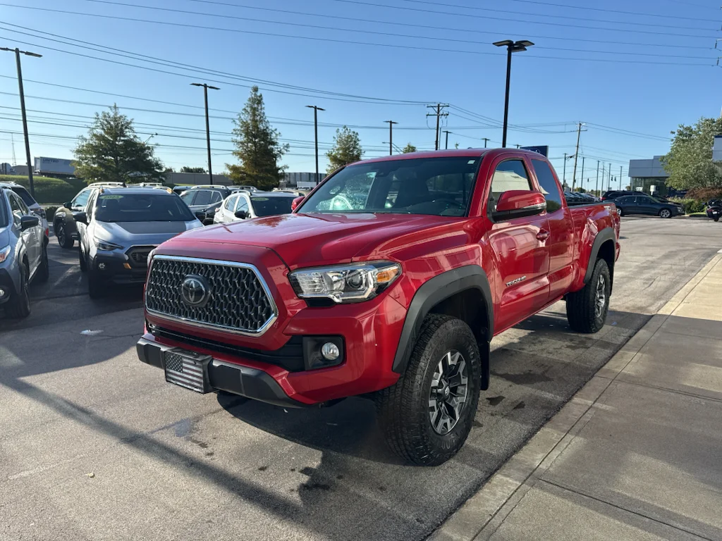 Used 2018 Red Toyota SR5 image 7