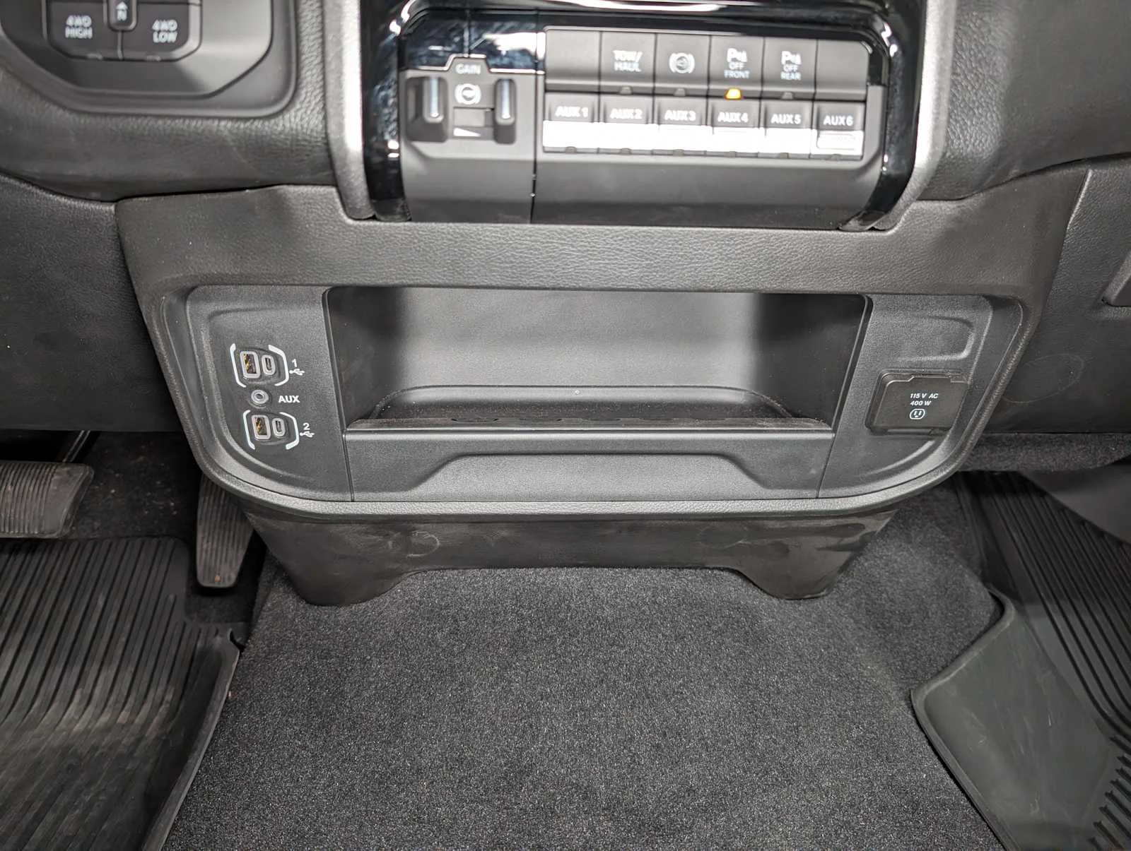 Used 2025 Diamond Black Crystal Pearlcoat Ram Tradesman image 31