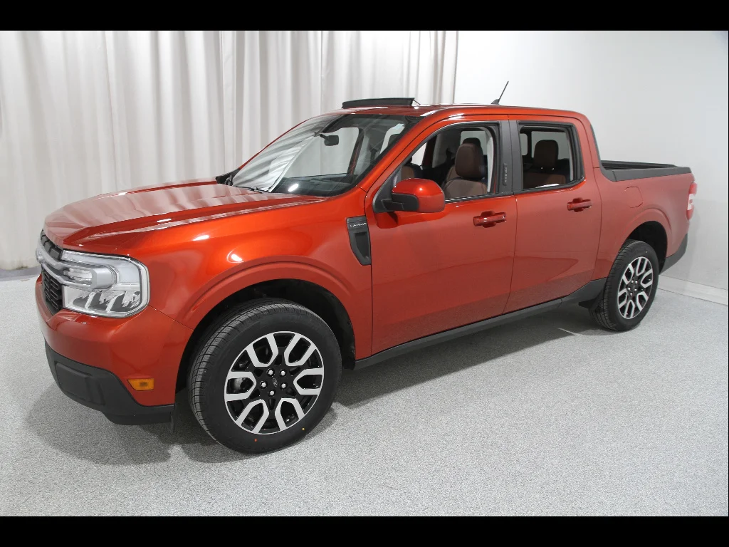 Used 2022 Hot Pepper Red Metallic Tinted Clearcoat Ford Lariat image 3