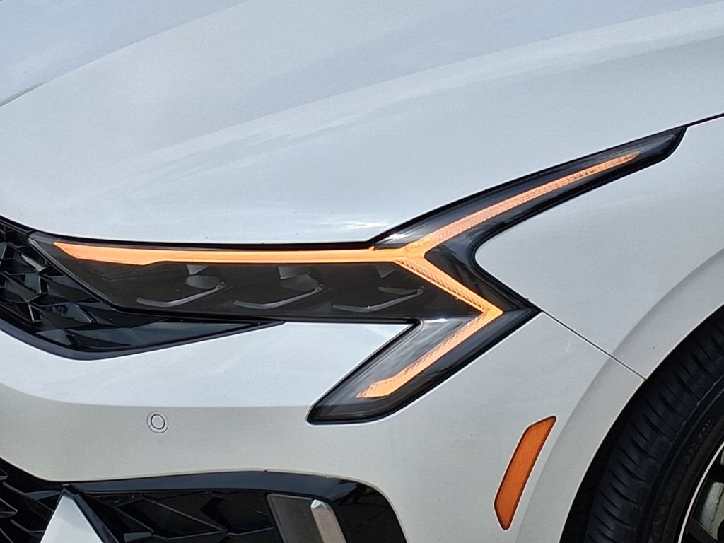 Used 2025 White Kia GT-Line image 7